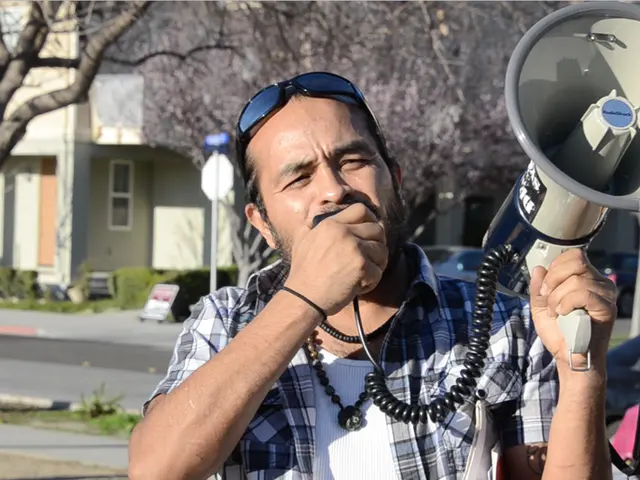 A U.S. native pockets a whopping billion after striking gold in the lottery.